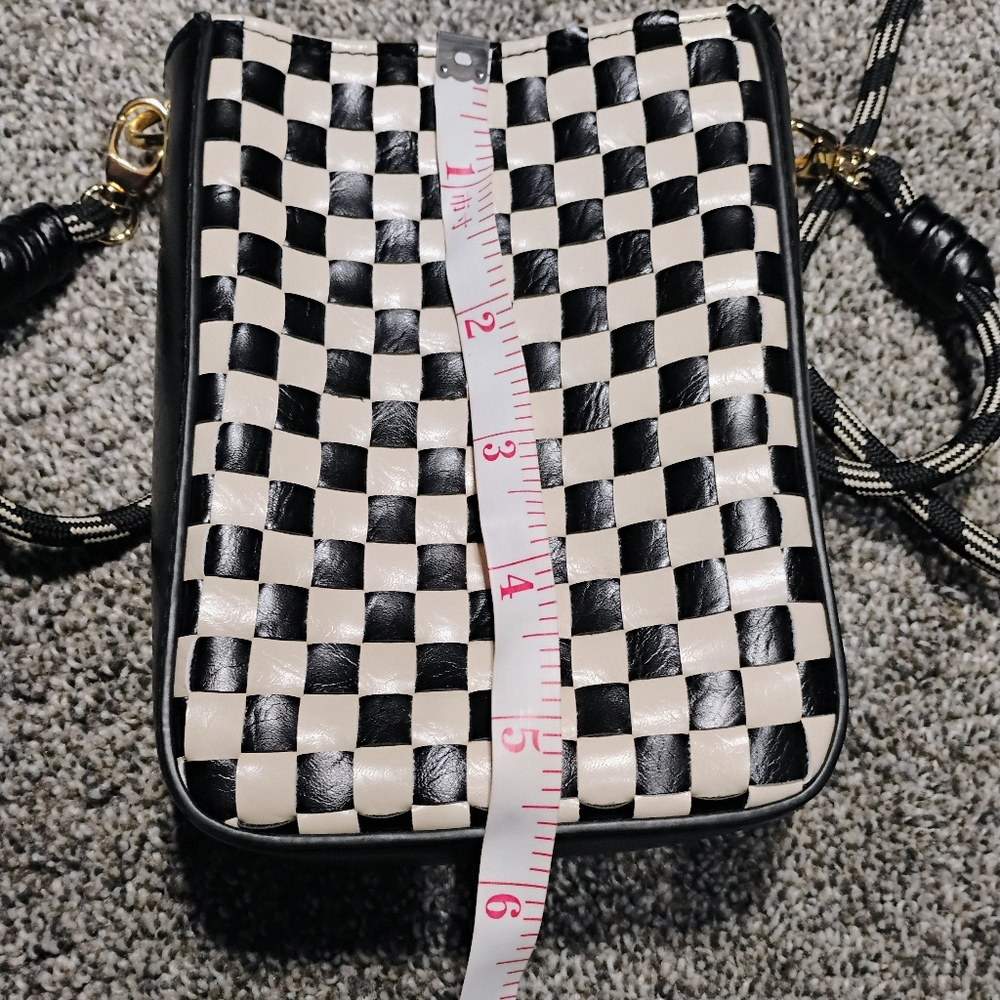 Stylish Black and White Vegan Leather Universal Threads  Women's Crossbody Bag - Picture 9 of 10